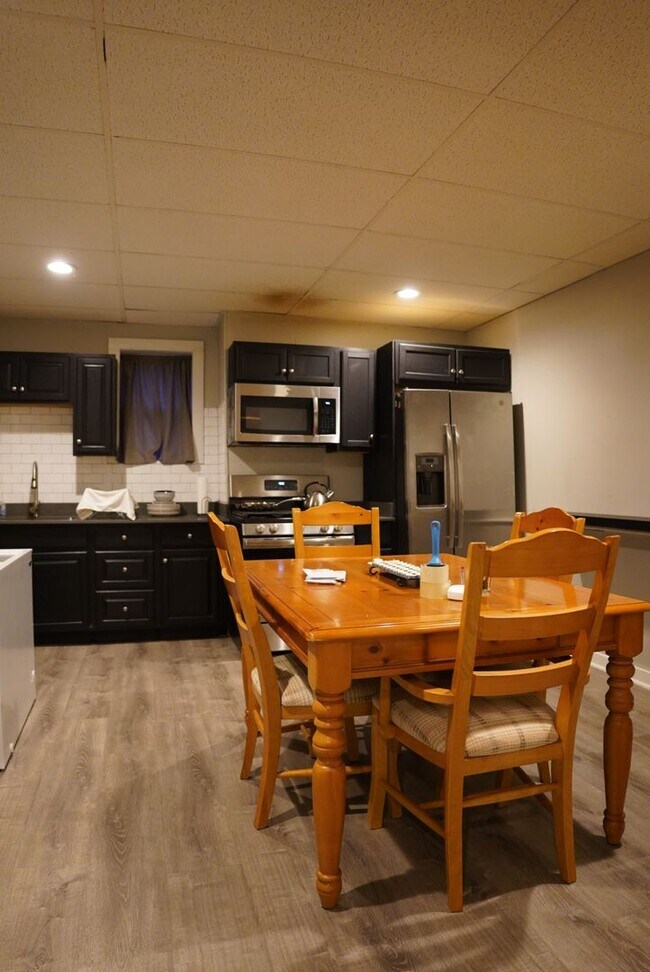 Building Photo - 3216 Jane St