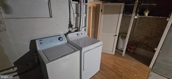 Building Photo - 411 Bonsal St