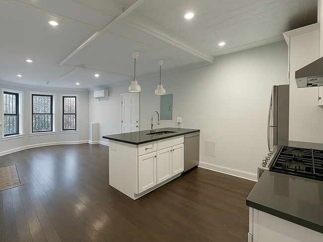 Building Photo - "Charming 2-Bedroom Apartment on Jefferson Ave – Your Ideal Brooklyn Retreat!"