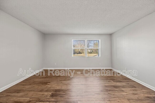 Building Photo - 207 Eveningside Dr