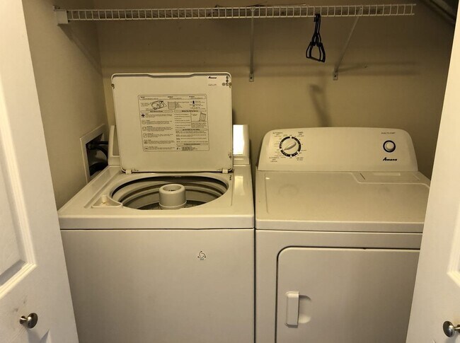 Building Photo - 1805 Goose Lake Cir