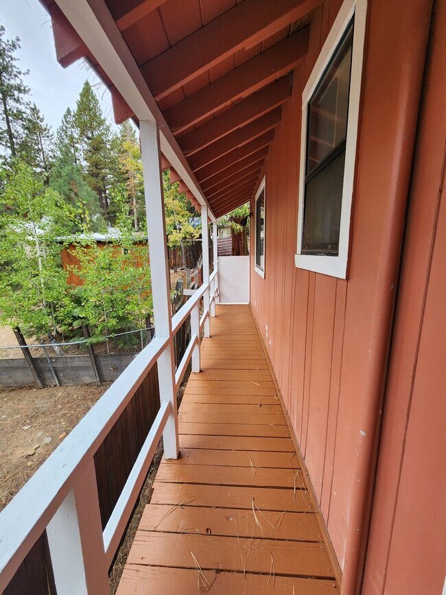 Building Photo - 221 - Steelhead Ave Duplex