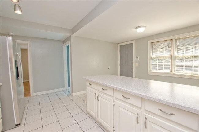 Building Photo - 1398 Woodmont Ln NW