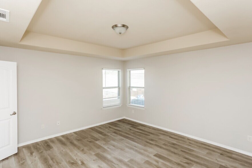 Building Photo - 313 Haywood Cir