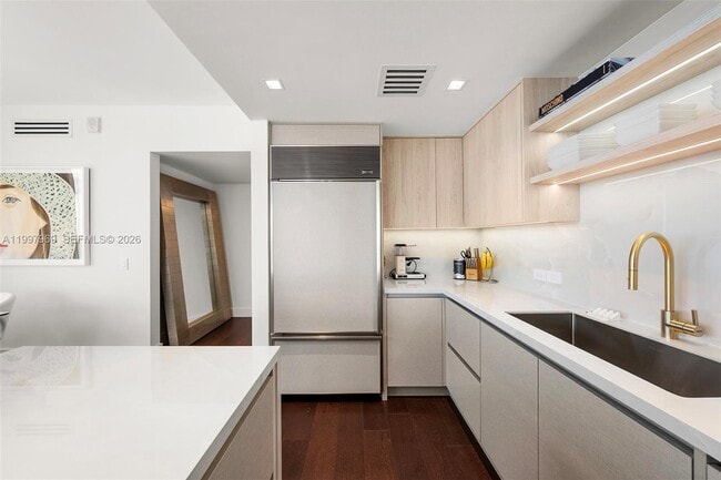 Building Photo - 6899 Collins Ave