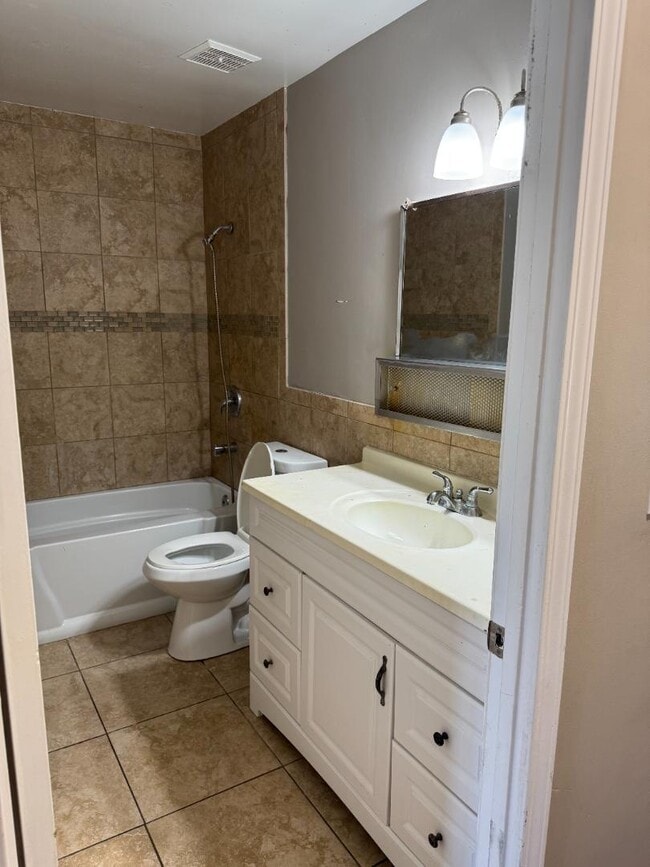 Building Photo - 3041 Dardaina Dr