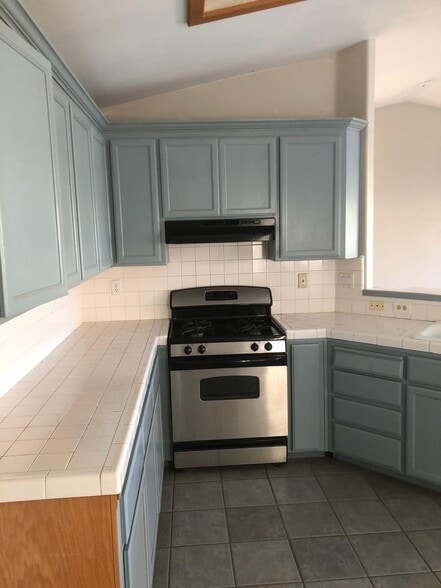 Kitchen stove, cabinets, counters - 1634 Fir Dr