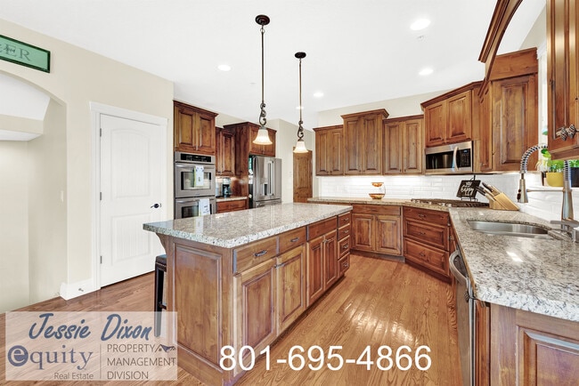 Building Photo - 567 E Greystone Dr