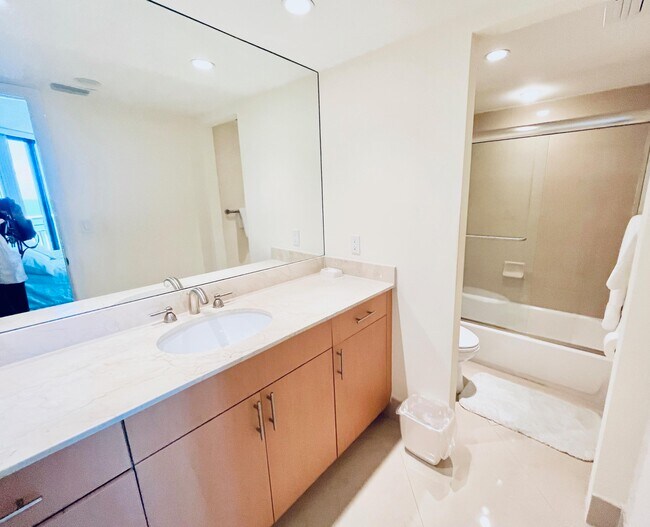 Building Photo - 3000 N Ocean Dr