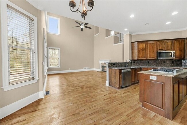 Building Photo - 225 Lake Summit View