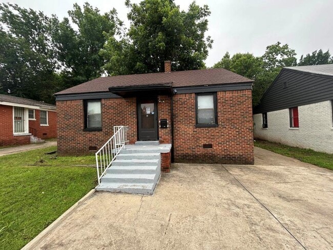 Primary Photo - 2112 NE 23rd St