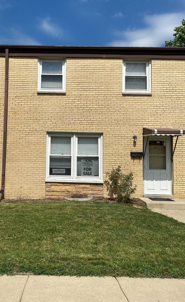 Primary Photo - 822 Colonial Dr