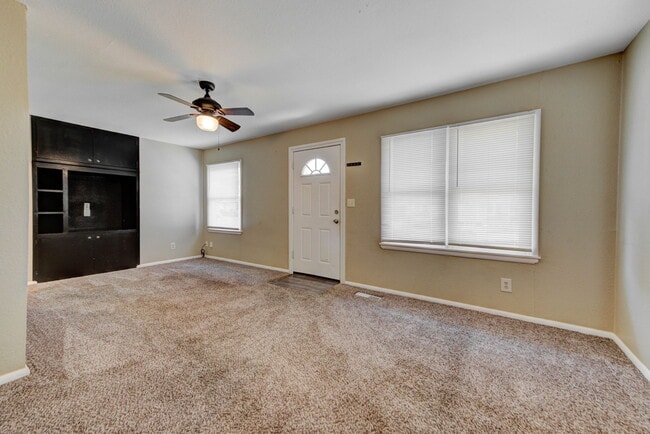 Building Photo - 1227 Iowa St