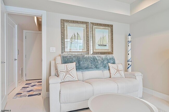 Building Photo - 112 S Weymouth Ave