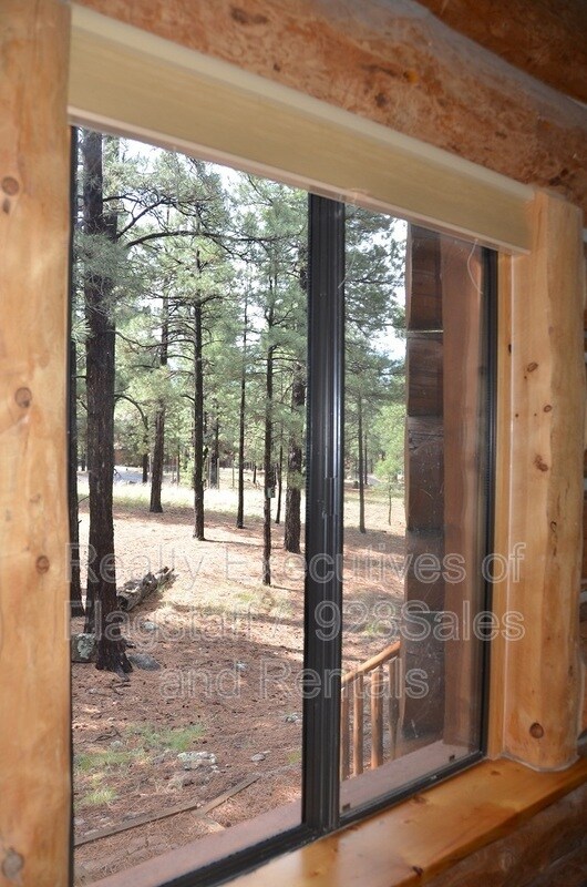 Building Photo - 1500 E Iris Trail