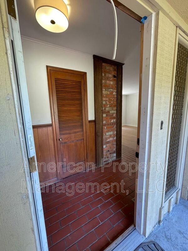 Building Photo - 5102 E 33rd St