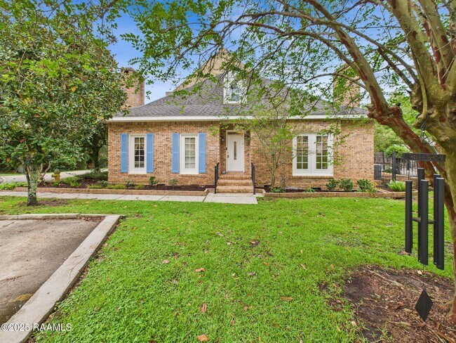 Building Photo - 523 Esplanade Dr