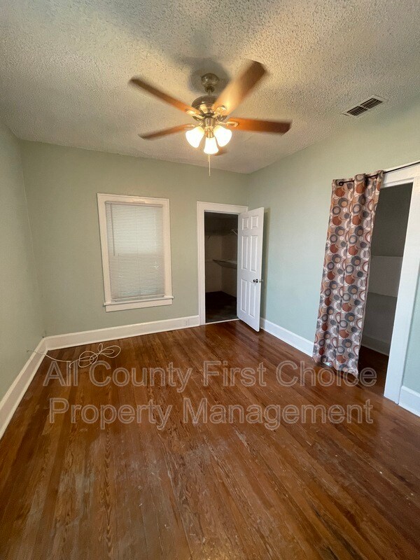 Building Photo - 1327 James Ave S