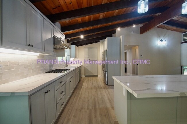Building Photo - Beautifully Remodeled Corte Madera Home!