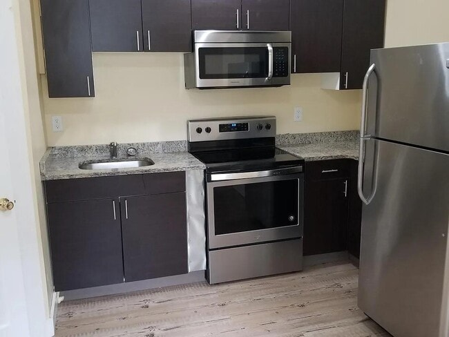 Primary Photo - 41 Leavitt St