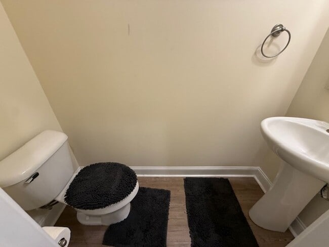 Building Photo - Two Bedroom Townhome