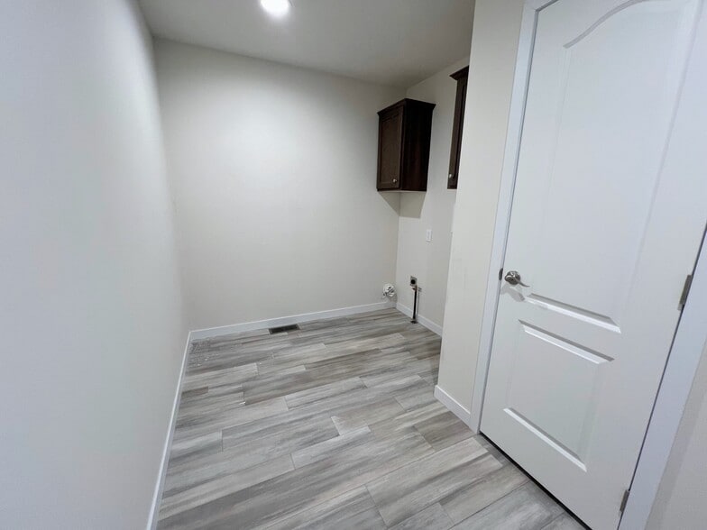 Building Photo - 5355 Coventry Dr