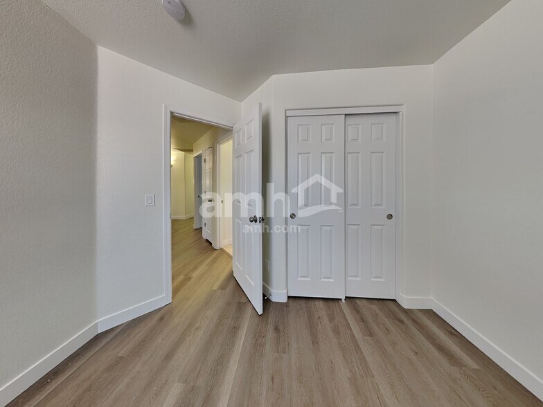 Building Photo - 12514 W Reade Ave