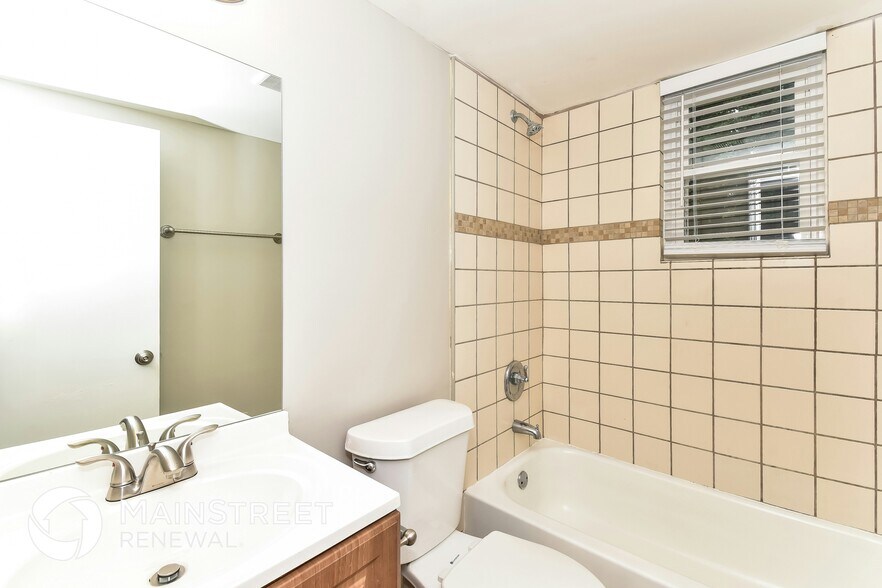 Building Photo - 2882 Green Trail Dr