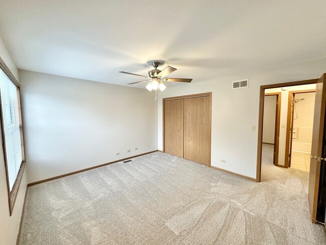 Building Photo - 540 N Crystal Ave