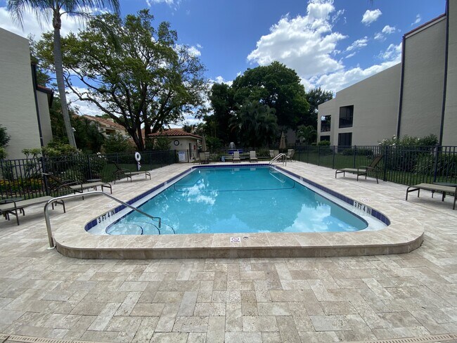 Building Photo - 800 Hudson Ave