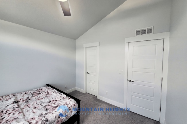 Building Photo - 3861 Spring Brook Ln