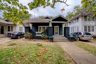 Building Photo - 2 Bed / 1.5 Bath in Midtown close to Utica...