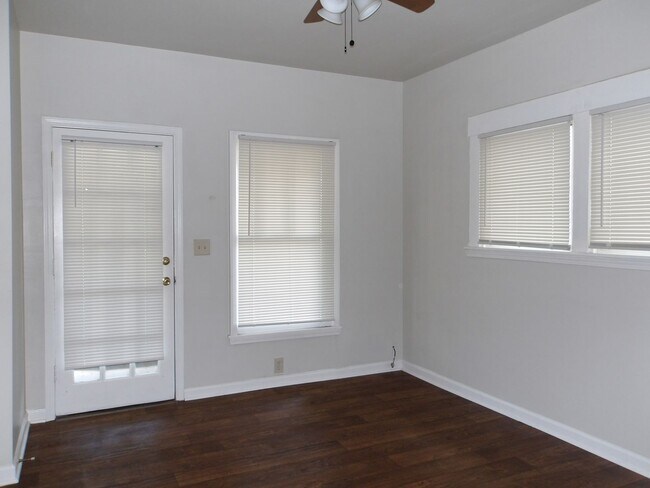Primary Photo - 633 W Ormsby Ave