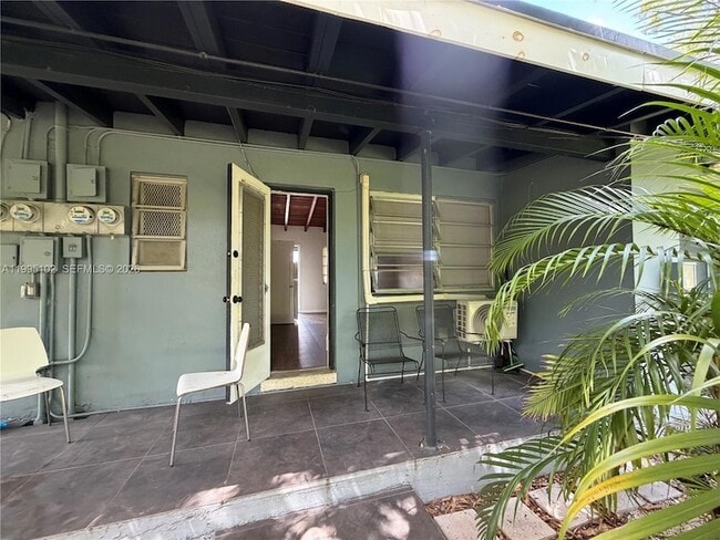 Building Photo - 1580 NE 145th St