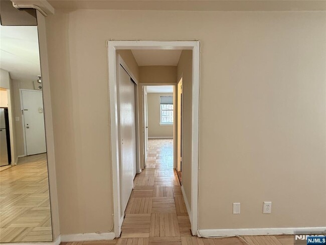 Building Photo - 1450 Palisade Ave