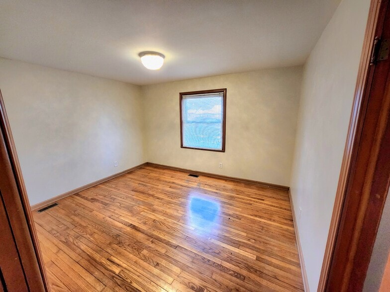 Bedroom 2 - 31441 Sheridan St