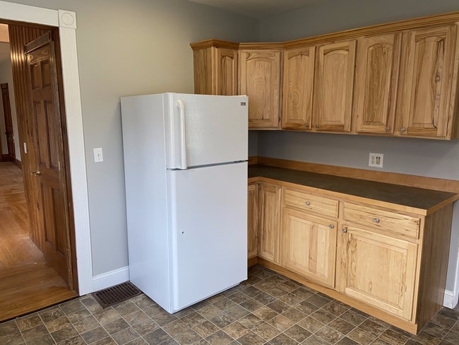 kitchen - 206 S Higbee St