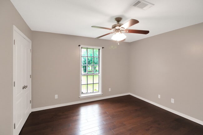Building Photo - 114 Trace Ridge Dr