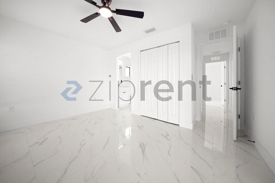 Building Photo - 4117 NE 16th Ave