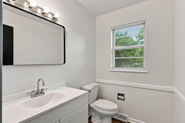 Building Photo - 4209 Defoe Dr