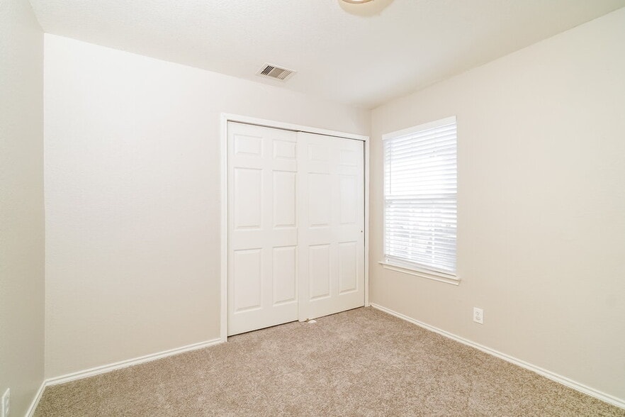 Building Photo - 7426 Circle Farm