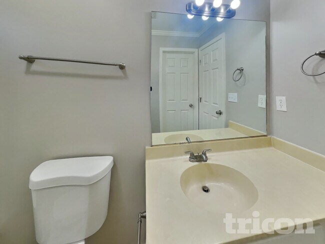 Building Photo - 6013 Rittenhouse Rd