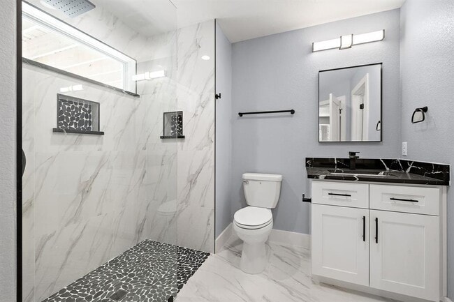 Building Photo - 3013 Clark Ave