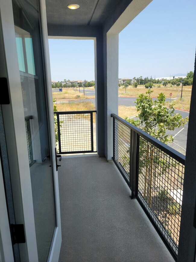 Building Photo - 4061 E Luna Paseo