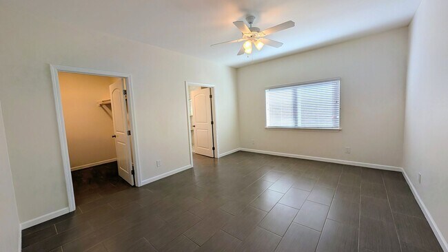 Building Photo - Spacious 4 bed 3 bath home near Diamond Head