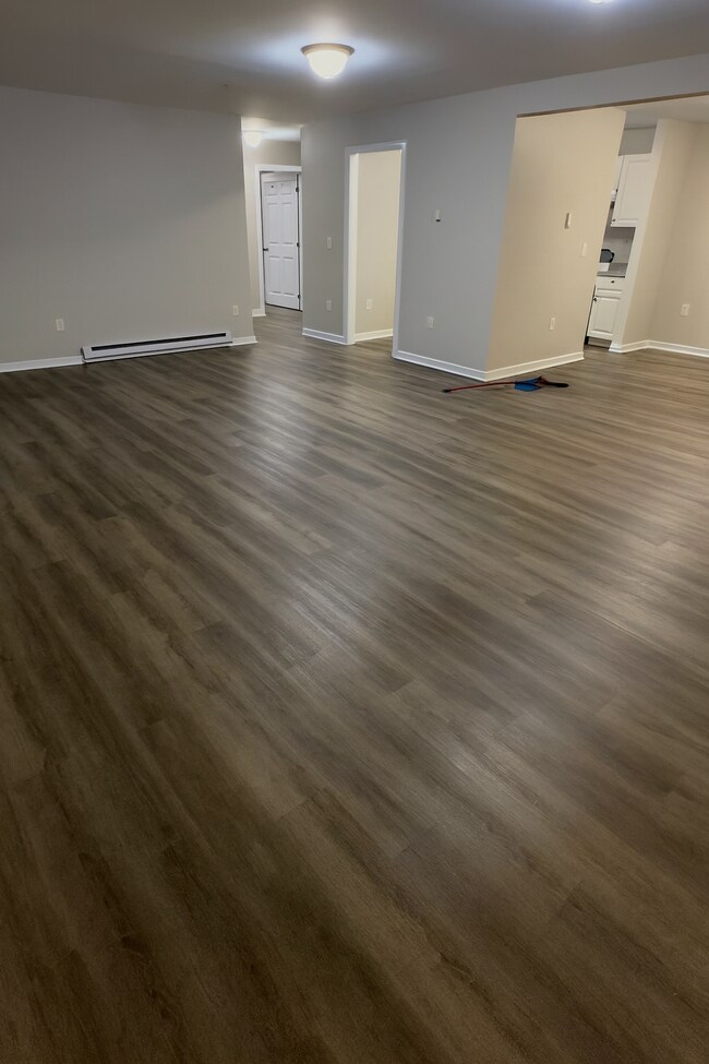 Building Photo - 85 Old Town Rd