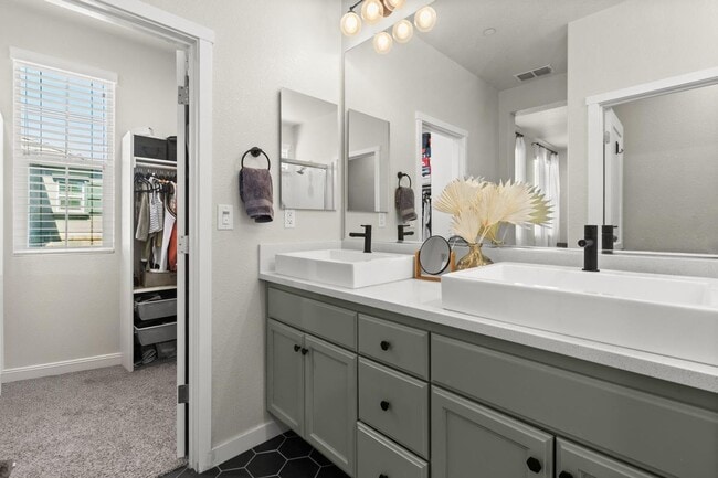 Building Photo - 3 Bed 2.5 Ba 2 Car Garage with solar!