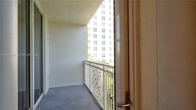 Building Photo - 511 SE 5 Ave