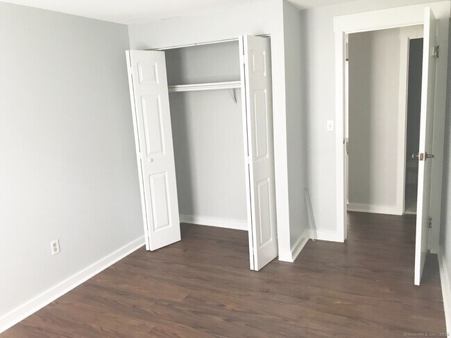 Building Photo - 140 Shepard Ave