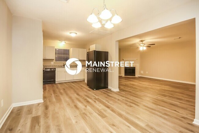 Building Photo - 4 Bedroom Pet-Friendly Home in Houston, TX with Main Street Renewal